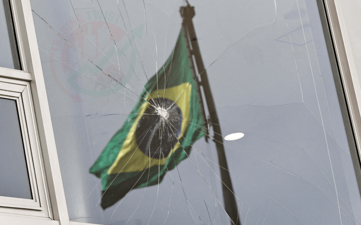 Investors see Brazil's polarization, fiscal plans as key risks after protests