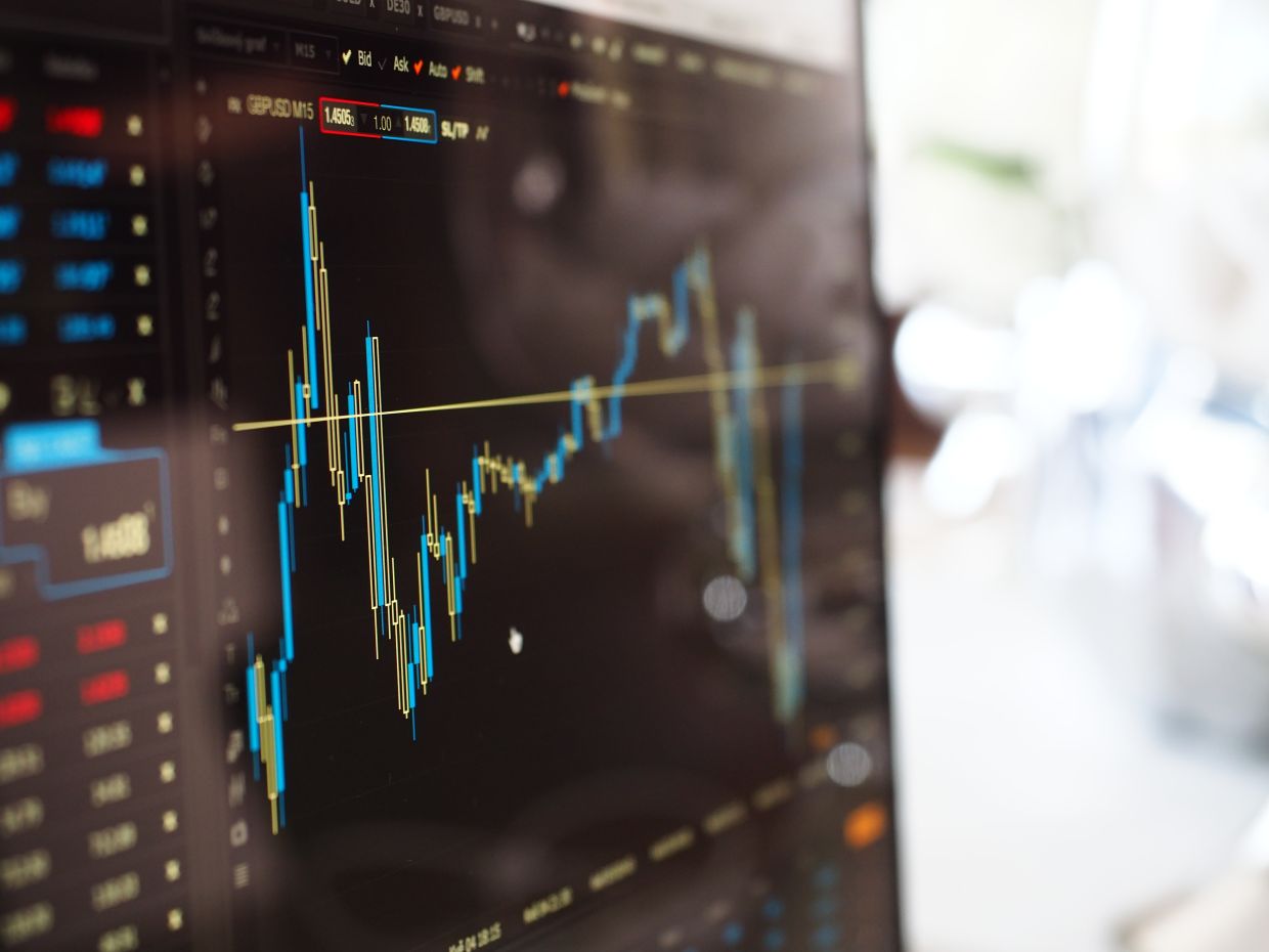 Bond and stock yields fall as investors hold Balance. Central Bank, China